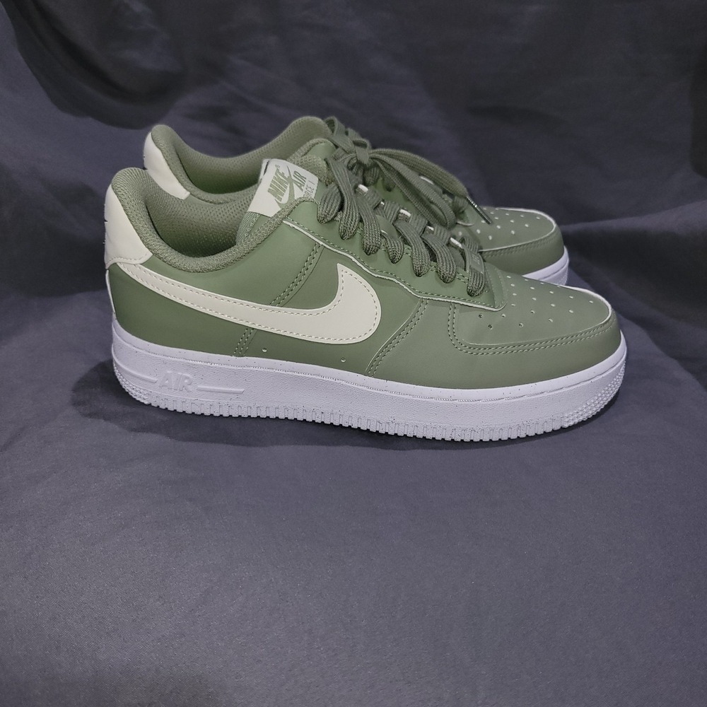 Women's Nike Air Force 1 '07 Shoes Size 7 Oil Green/White HF5062-386